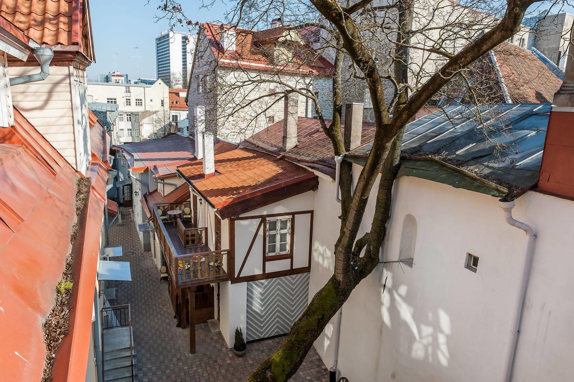 Three Crowns Residents Hotel Tallinn Exterior photo
